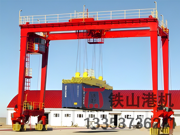 江蘇南通輪胎式集裝箱龍門吊廠家起重機(jī)高效智能靈活暢運(yùn)